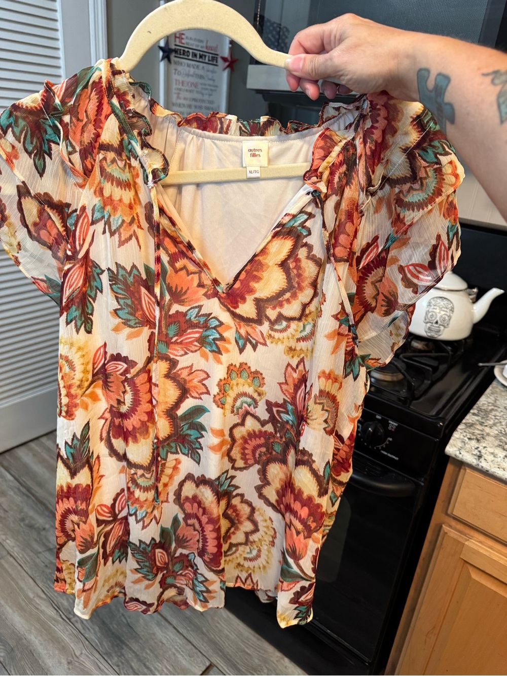 Floral V-Neck Ruffle Sleeve Top